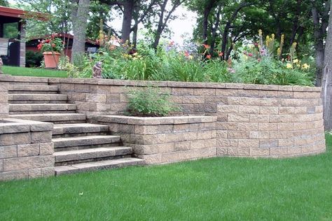 Top 60 Best Retaining Wall Ideas - Landscaping Designs Gabion Bench, Terrace Wall, Slope Landscape, Sloping Garden, Landscaping Blocks, Backyard Retaining Walls, Wall Landscape, Retaining Wall Design, Building A Retaining Wall