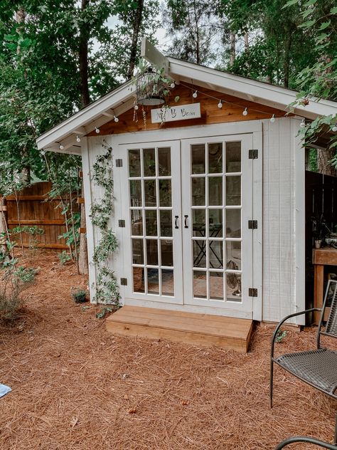 DIY she shed or garden shed She Shed Exterior Ideas, She Shed Exterior, Shed Exterior, Shed Exterior Ideas, She Shed Interior Ideas, Diy She Shed, She Shed Interior, Shed With Porch, Shed Interior