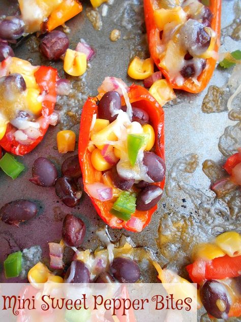 These mini sweet pepper bites are perfect Party appetizers. Can be made in less than 30 minutes. Easy appetizer recipe for the whole family Dadchelor Party, Pepper Nachos, Sweet Pepper Recipes, Autumn Recipes Vegetarian, Mini Peppers, Vegetarian Comfort Food, Mini Sweet Peppers, Farmers Market Recipes, Sweet Pepper