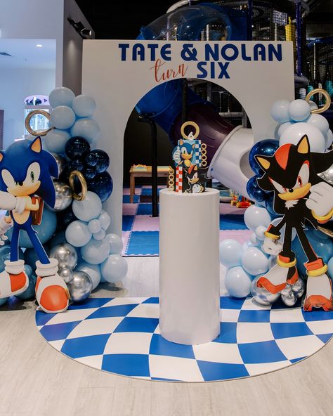 TATE & NOLAN celebrate with SONIC & SHADOW @jessicaanitaevents @beas.and.honey @chouchoubebe_auburn @designed_by_a @dragonflybakehouse #sonic #sonicthehedgehog #sonicparty #sonicballoons #sydneystylist #sydneyeventplanner Sonic The Hedgehog Birthday Party, Sonic Birthday Party, Sonic Birthday Parties, Hedgehog Birthday, Sonic Party, Sonic Birthday, Sonic Movie, Birthday 5, Sonic Shadow