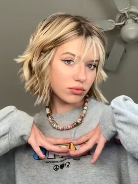 Messy Bone Hairstyles, Short Shag With Side Bangs, Jaw Length Shaggy Bob, Shaggy Short Hair Square Face, Blonde Short Shaggy Hair, Blond Shaggy Bob, Chin Length Hair With Layers Choppy, 70s Short Haircut, Short Messy Blonde Hair