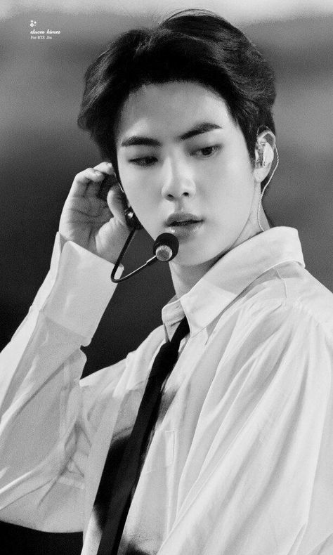 BTS JIN KIM SEOKJIN Bts Black And White, V Bts Wallpaper, 4 December, Kim Jin, Korean Boy, Jin Bts, Seokjin Bts, Worldwide Handsome, 인물 사진