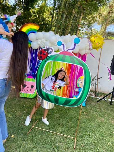 Cocomelon Pool Party Ideas, Cocomelon Photo Frame, Cocomelon Halloween Party, Cocomelon Third Birthday, Cocomelon Photobooth, Cocomelon Party Ideas 1st Birthday, Cocomelon Party Ideas 2nd Birthday, Diy Cocomelon Decorations, Cocomelon Birthday Theme Decoration