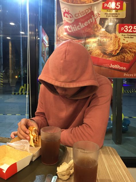 Jollibee With Boyfriend, Jollibee Prank Picture, Pranks Pictures, Boyfriend Pranks, Fake Boyfriend, Family Box, Boyfriend Pranks Pictures, Lyrics Wallpaper, Song Lyrics Wallpaper