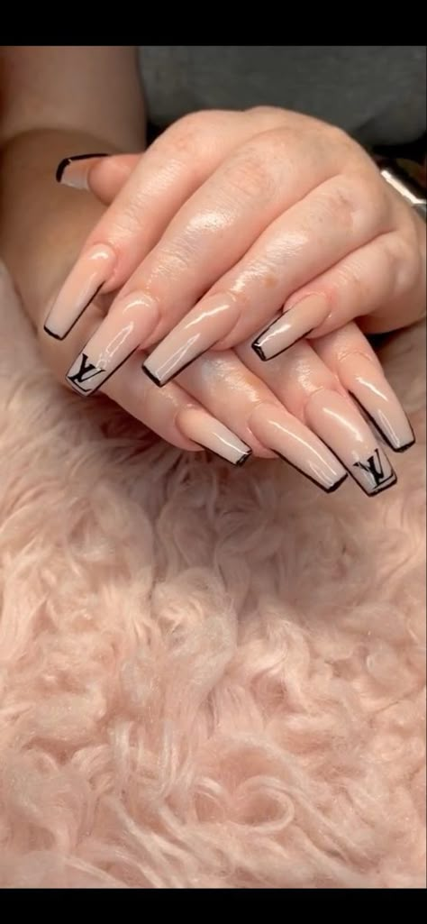 Louis vuitton Nails Acrylic Louis Vuitton, Lv Nail Designs Short, Black Louis Vuitton Nails, Louis Vuitton Nails Coffin, Louis Vuitton Nails Short, Ysl Nails Design, Uñas Louis Vuitton, Chanel Acrylic Nails, Designer Nails Louis Vuitton