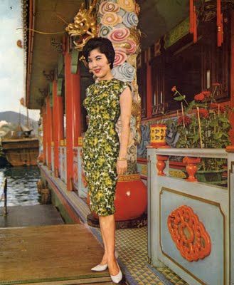 A gorgeous, retro cheongsam. Get the look by pairing Lulu's Moon Festival Floral Cutout Dress with a cherry red lipstick and delicate gold jewelry. It's time for a Chinoiserie Christmas! #lulusholiday Vintage Qipao, Li Mei, Vintage Cheongsam, 1960s Fashion Women, Chinoiserie Christmas, Retro Chinese, Modern Cheongsam, Moon Festival, Qipao Cheongsam