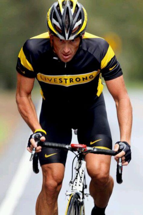 Lance Armstrong. Still the best Men Cycling, Lance Armstrong, Gcn Cycling, Racing Cyclist, Cyclist Legs After Tour De France, Road Bicycle Racing, Cycling Pictures, Cycling T Shirts, Professional Cycling