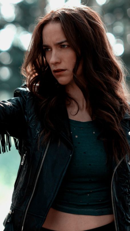 wynonna earp like or reblog if you save Winona Earp, Wynona Earp, Wynnona Earp, Hot Characters, Melanie Scrofano, Waverly And Nicole, Waverly Earp, Badass Outfit, Leather Jacket Girl