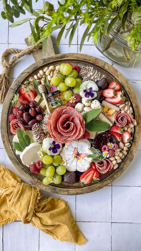 Jolliest Bunch, Food Shapes, Charcuterie Inspiration, Instagram Flowers, Best Appetizer Recipes, Charcuterie Recipes, Cheese Boards, Sweet Snacks Recipes, Cheese Platters