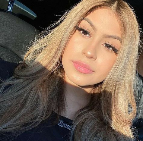 Latina fashion Mexican With Blonde Hair, Desire Montoya, Desiree Montoya, Cool Blonde Hair Colour, Snapchat Pics, Mexican Hairstyles, European Ancestry, Pretty Blonde Hair, Perfect Blonde Hair