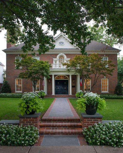 Colonial Curb Appeal, Red Brick Colonial, Brick Colonial House, Colonial House Exteriors, Modern Exterior Doors, Colonial Exterior, Colonial Style Homes, Red Brick House, Brick Exterior House