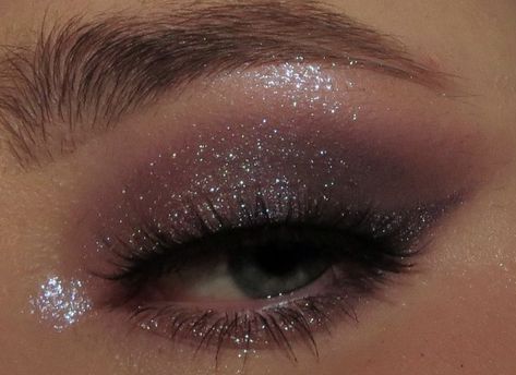 Cute Makeup Looks For School Dance, Prom Makeup For Grey Eyes, Grey Glitter Makeup, Winter Formal Makeup, 90s Eye Makeup, 0 Aesthetic, Sparkly Eye Makeup, Doe Eye Makeup, Sparkly Makeup