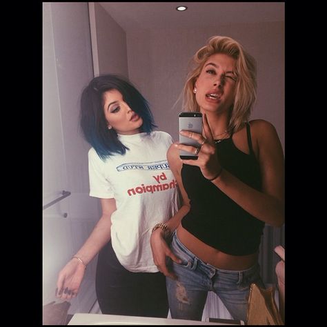 Kylie Jenner x Hailey Baldwin. Kylie Jenner Short Hair, Kylie Jenner 2014, Kylie King, 2014 Era, Tumblr Girly Aesthetic, King Kylie Era, Tumblr Girly Aesthetic 2013, 2014 Vibes, Tumblr Era