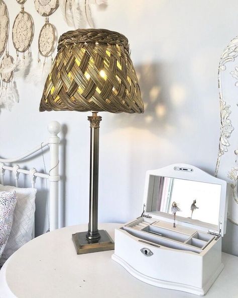 I had a beautiful wicker basket that I wanted to repurpose, so I decided to try turn it into a lamp shade for my daughters room. Upcycle Design, Metal Pail, Modern Baskets, Basket Makeover, Painted Wicker, Old Baskets, Concrete Lamp, Metal Baskets, Diy Makeover