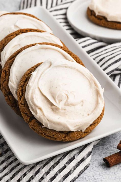 Soft Ginger Molasses Cookies, Chewy Ginger Molasses Cookies, Berry Pie Recipe, Chocolate Chip Bundt Cake, Apple Pie Recipe Easy, Ginger Molasses, Cinnamon Cream Cheese, Tastes Better From Scratch, Easy Christmas Treats