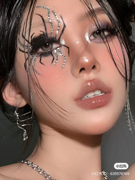 Douyin Fantasy Makeup, Chinese Halloween Makeup, Douyin Halloween Makeup, Stage Makeup Looks, Douyin Halloween, Aespa Makeup, Douyin Beauty, Spider Makeup, Makeup Layout