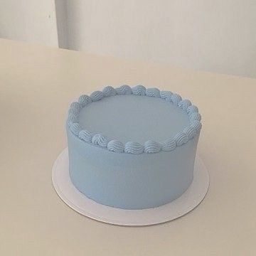 Round Birthday Cakes, Bolo Vintage, Blue Birthday Cakes, Blue Cafe, Everything Is Blue, Mini Cakes Birthday, Light Blue Aesthetic, Blue Cakes, Blue Aesthetic Pastel