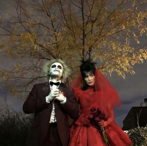 The Weeknd And Bella Hadid, Horror Halloween Costumes, Halloween Coustumes, Pretty Halloween Costumes, Couples Halloween Outfits, Cute Couple Halloween Costumes, Halloween Costume Outfits, Halloween Inspo, Fantasias Halloween