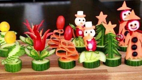 Creative Christmas Party Food Ideas | DIY Joy Projects and Crafts Ideas Salad Decoration Ideas Vegetables, Vegetables Christmas, Christmas Party Food Ideas, Fruit Salad Decoration, Salad Decoration Ideas, Salad Decoration, Christmas Vegetables, Super Salad, Deco Fruit