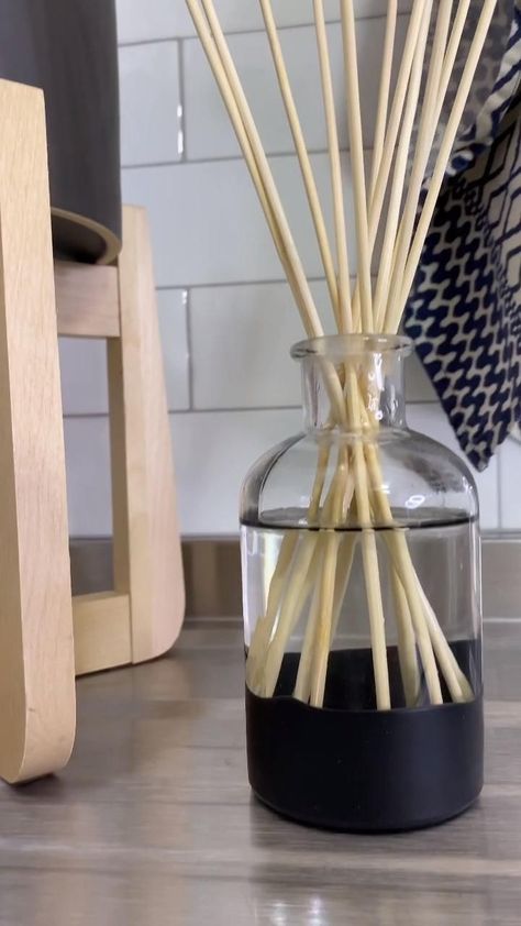 Air Freshener Diy Essential Oils, Reed Diffuser Diy, معطر جو, Oil Reed Diffuser, Diffuser Diy, Kitchen Natural, Essential Oil Reed Diffuser, Diy Air Freshener, Dekor Diy