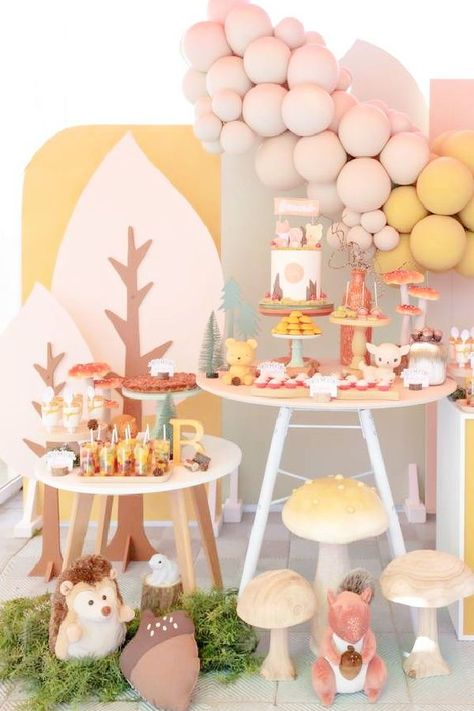 Pastel Woodland Party, Woodland Girl Birthday Party, Woodland Birthday Party Girl, First Birthday Table Setup, Woodland Dessert Table, Woodland Birthday Theme, Woodland Birthday Party Ideas, Dessert Animals, Woodland Backdrop