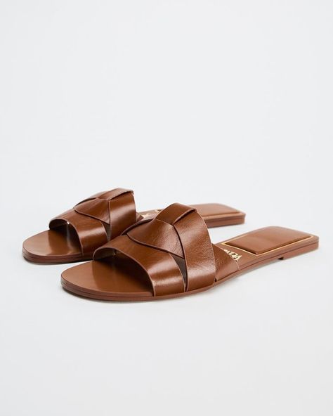 Z A R A SANDALS Flat leather sandals with crossed straps at front. Price: 2,700 Sizes:39,40 Zara Flats, Slider Sandals, Kids Perfume, Sandals Brown, Linen Sweater, Cargo Shirts, Leather Sandals Flat, Brown Leather Sandals, Cardigan Sweater Dress