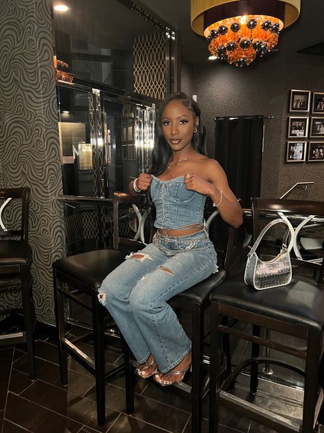 Birthday Outfits Brunch, Cute Classy Birthday Outfits, Denim Birthday Outfit Black Women, Birthday Outfit Ideas Classy, Outfit Ideas Classy Casual, 19th Birthday Outfit Ideas, 21st Birthday Outfits Black Women, Jean Birthday Outfit, Insta Recreate