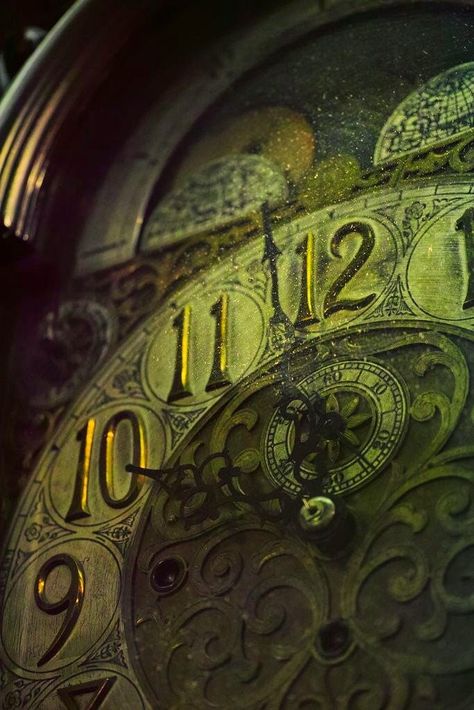 Headline: "Almost Midnight... And A Sneak Peek of Things To Come" (Wednesday, December 31, 2014) Image credit: italdred Tumblr ♛ Once Upon A Blog... fairy tale news ♛ Old Clock, Verde Vintage, Summer Storm, Slytherin Aesthetic, Old Clocks, Tick Tock, Clock Face, The Numbers, New Wall