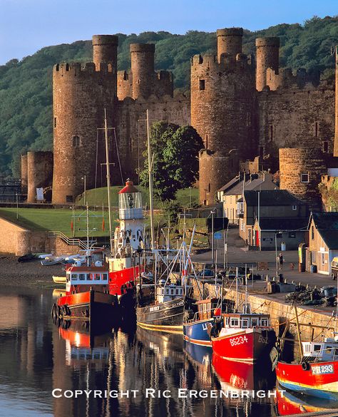 Conwy Castle is a medieval fortification in Conwy, Gwynedd, on the north coast of Wales. It was built by Edward I, during his conquest of Wales, between 1283 and 1289. - Ric Ergenbright Photography Conwy Castle, Wales Coast, Welsh Castles, Castles In Wales, Visit Wales, Castles In Scotland, Wales Uk, Town Square, Stately Home