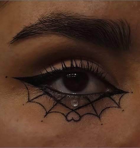 Simple Eyeliner Ideas, Stray Kids Makeup, Gothic Eye Makeup, Eyeshadow Art, Fun Makeup Ideas, Make Up Things, Eyeliner Designs, Eyeliner Ideas, Tutorial Eyeliner