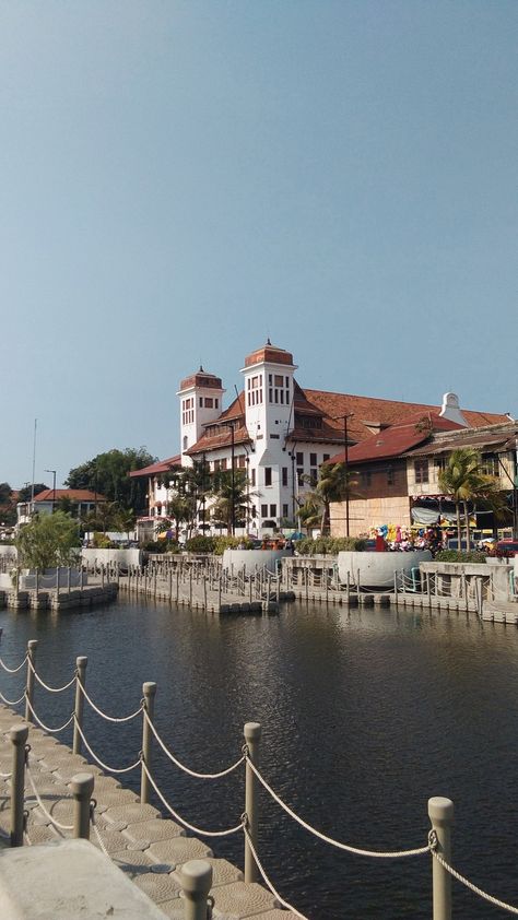 The other side of Kota Tua, Jakarta. Picture taken last year. Jakarta Street, Kota Tua, Perjalanan Kota, Aesthetic Stores, Historical Buildings, Road Trip Destinations, Pose Idea, Urban Life, Semarang