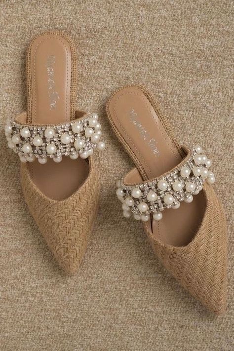 Fancy Slippers Flats, Stylish Shoes Heels, Bridal Sandals Heels, Elegant Shoes Heels, Shoes Trending, Fancy Sandals, Shoe Makeover, Fancy Heels, Heels Elegant