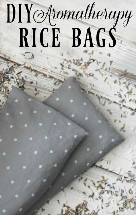 Diy Rice Bags, Homemade Heating Pad, Aromatherapy Diy, Diy Heating Pad, Rice Heating Pads, Rice Pack, Easy Homemade Gifts, Rice Bag, Diy Aromatherapy