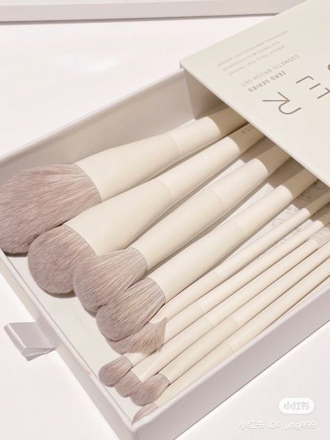 Aesthetic Makeup Brushes, Korean Mekup Product, Asian Makeup Products Aesthetic, Makeup Brushes Aesthetic, Makeup Aesthetic Korean Products, Aesthetic Makeup Brush Set, Korean Makeup Products, Girly Things Makeup Brushes & Tools, Korea Makeup