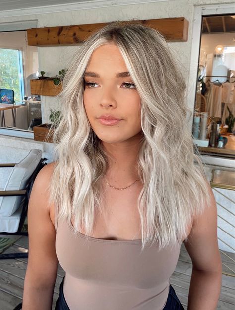 Cool Blonde Hair With Shadow Root, Cool Blonde Medium Length Hair, Semi Blonde Hair, Prom Hair Blonde Medium Length, Medium Blonde Hair Length, Blonde Hair Length Ideas, Beachy Blonde Hair Mid Length, Trendy Hair Blonde, Lived In Blonde With Dimension