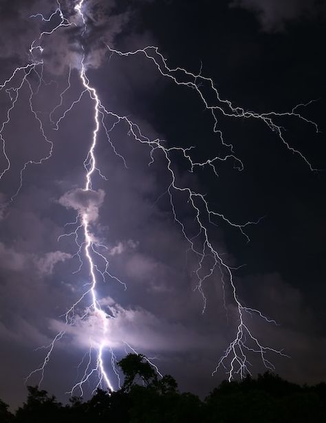 Storm With Lightning, Types Of Lightning, Storm Pictures Thunderstorms, Pretty Thunderstorms, Lightning Real, Lightning Bolt Aesthetic, Lightning Reference, Lightning Fashion, Thunderstorm Painting