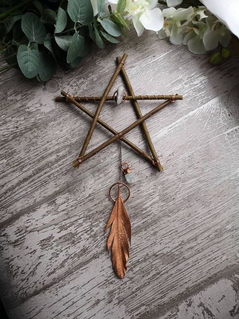 Witchcraft Diy, Willow Sticks, Wiccan Crafts, Pagan Decor, Driftwood Art Diy, Pagan Crafts, Magic Crafts, Witch Diy, Witchy Crafts