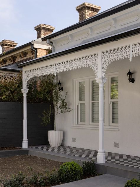 Prahran House by Odyssey Architecture | est living Brick Victorian Homes, Renovation Facade, Front Verandah, Porch Styles, Victorian Cottage, Hunter Douglas, Victorian Terrace, Exterior Cladding, Terraced House