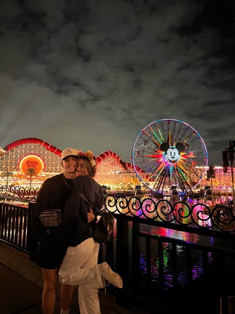 Cute Couple Pics Carnival, Cute Disneyland Pictures Couples, Matching Couple Airport Outfits, Couples Disney Pictures Ideas, Disney Couple Goals, Family At Disneyland, Short King Couple, Disney Couples Trip, Disneyland California Adventure Pictures