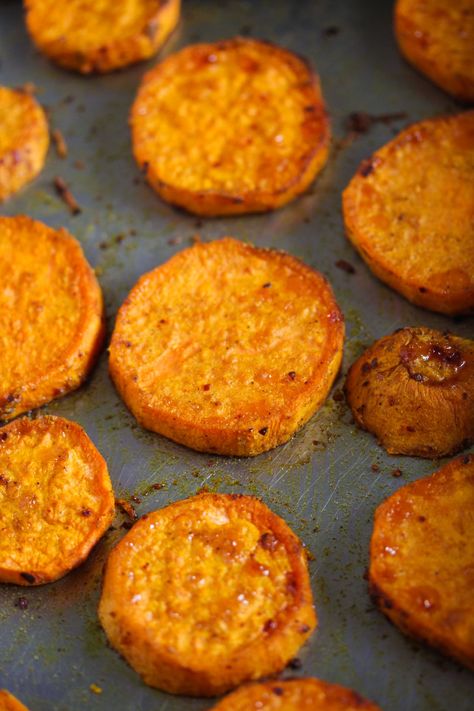 Baked Sliced Sweet Potatoes, Baked Sweet Potato Rounds, Roasted Sliced Sweet Potatoes, Sweet Potato Rounds Baked, Sweet Potato Medallions, Sweet Potato Slices Baked, Sliced Sweet Potatoes In The Oven, Sliced Sweet Potato Recipes, White Sweet Potato Recipes