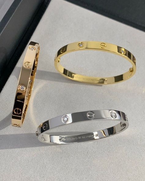 Cartier’s iconic bracelet in Rose Gold, Yellow Gold, and White Gold” “Rose, Yellow, or White: which Cartier gold bracelet suits you best?”✨ Dm’s for order📩 #cartier #goldbracelet #luxuryjewelry #bracelets #fasioninsta #cartierlovebracelet #cartierbracelet #accessories #jewellerylover #fasionjewellery #goldaccessories Cartier Gold Bracelet, Cartier Gold, Cartier Bracelet, Rose Yellow, Gold Accessories, Cartier Love Bracelet, Gold Yellow, Jewelry Trends, Luxury Jewelry