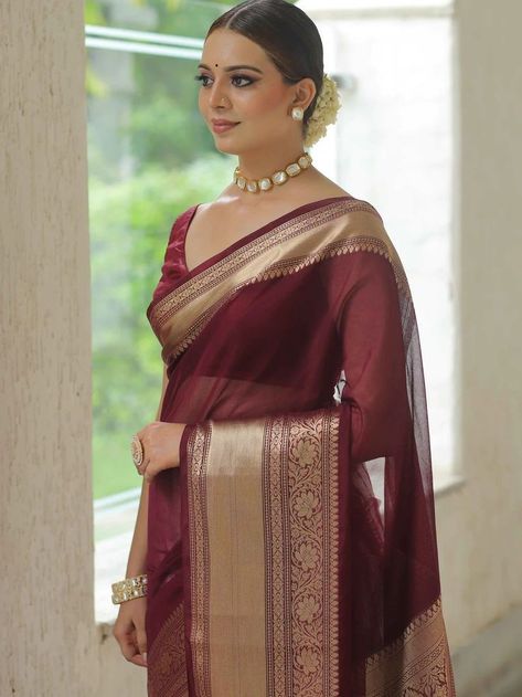 Saree Hairstyles, Saree Ideas, Simple Saree Designs, Desi Fashion Casual, Indian Fashion Saree, Saree Designs Party Wear, Indian Dresses Traditional, Traditional Indian Outfits, Unique Blouse Designs