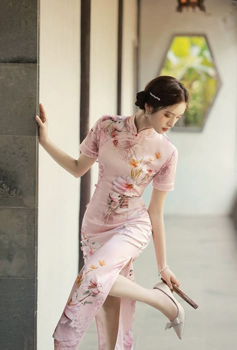 Chinese Dress Outfit, Chinese Dress Modern, Asian Style Dress, Vietnam Dress, Chinese Qipao, Chinese Style Dress, Traditional Chinese Dress, Long Evening Dress, Qipao Dress