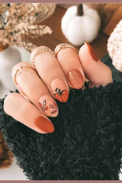 Fall Almond Nails, Pumpkin Nail Designs, Pumpkin Nail Art, Nail Art Halloween, Simple Fall Nails, Halloween Acrylic Nails, Fall Gel Nails, Pumpkin Nails, October Nails