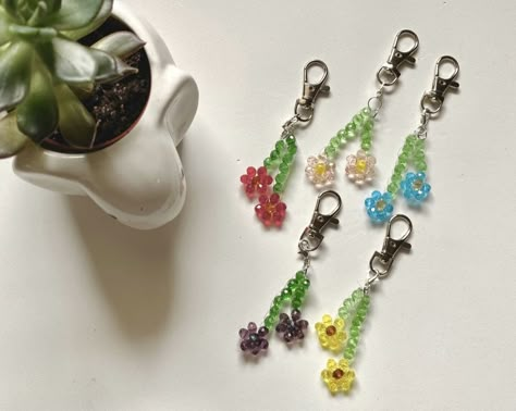 Simple Beaded Keychains, Anting Manik, Diy Earrings Easy, Diy Jewelry Unique, Diy Bracelets Easy, Diy Bracelets Patterns, Handmade Jewelry Tutorials, Friendship Bracelets Diy, Jewelry Accessories Ideas