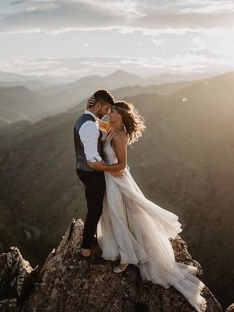 Breath-taking Mountain Wedding Photo Ideas Mountain Wedding Photos, Wedding Dress Organza, Aline Wedding Dress, Mountain Bride, Stella York, Wedding Dresses Satin, Wedding Dresses Strapless, Photo Couple, Dreamy Wedding