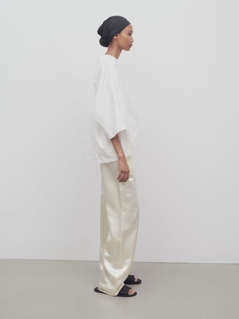 The Row Spring 2025, All Ivory Outfit, The Row Styling, The Row Fall 2024, The Row Outfits Summer, The Row Inspired Outfits, White Silk Pants Outfit, The Row Street Style, White Satin Pants Outfit