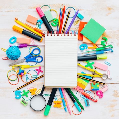 Free photo notebook with school objects ... | Free Photo #Freepik #freephoto #school-stationery #school-supplies #blackboard #class-board School Objects, School Background, Creative Notebooks, Marketing Planner, Diy Resin Art, Wooden Desk, Writing Pad, Presentation Template Free, Wooden Background