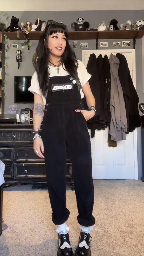 Dark Hipster Outfits, Alt Tomboy Outfits, Madeline Pendleton Outfits, Goth Granola Girl, Goth Hiking Outfit, Goth Overalls Outfit, Alt Overalls Outfit, Cold Weather Goth Outfits, Cold Grunge Outfits