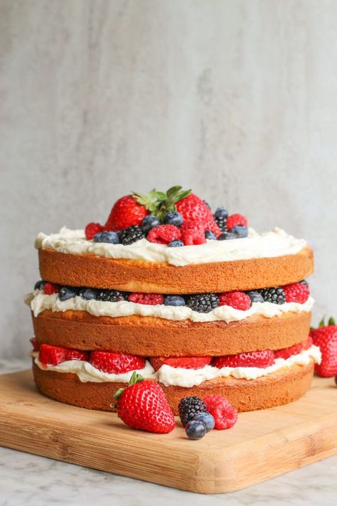 Berry Layer Cake, Berry Cake Recipe, Pistachio Cake, Vanilla Buttercream Frosting, Bowl Cake, Berry Cake, Lemon Cream, Vanilla Buttercream, Savoury Cake